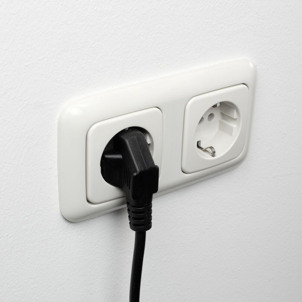 ACT Powercord mains connector Schuko CEE 7/7 male (angled) - C5 IEC 60320 1m Black