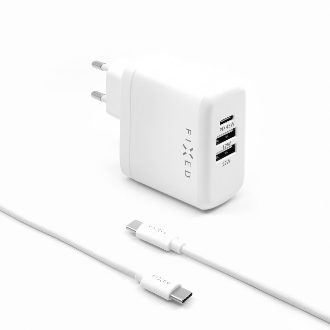 FIXED Hálózati USB töltő szett USB-C és 2xUSB kimenet, USB-C/USB-C kábel 1 méter, PD támogatás 45W, fehérr